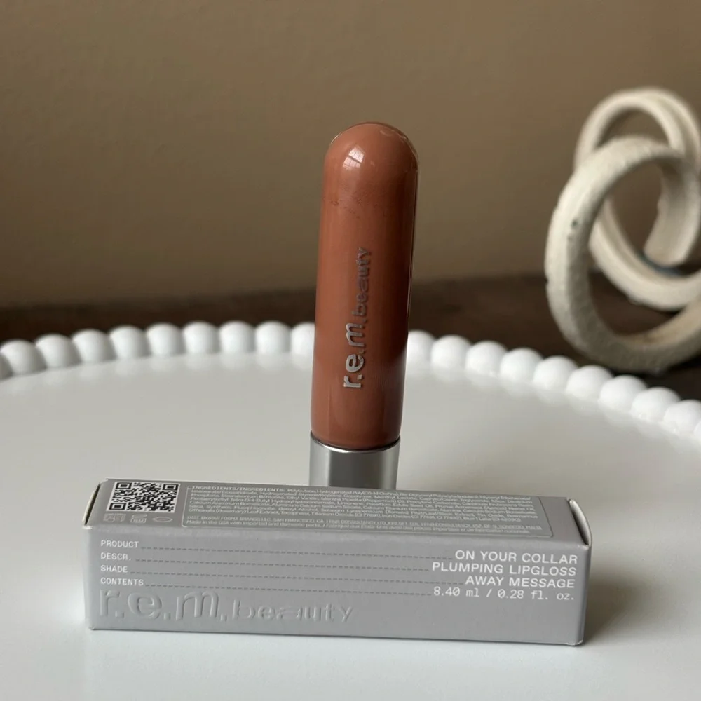 r.e.m. beauty Plumping Lipgloss in Away Message